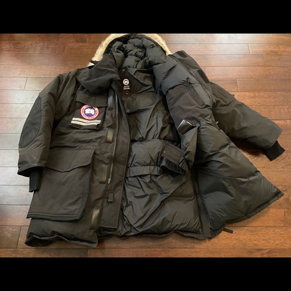 Brand New, Never worn Canada Goose Winter Parka. - Picture 4 of 7